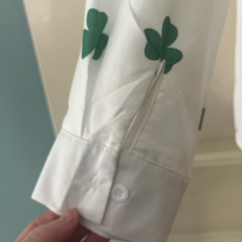 Shamrock Shirt Ladies Size Small Lightweight Perfect for St Patrick’s Festiviti - Picture 4 of 4